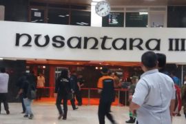 Lima mobil pemadam kebakaran dikerahkan ke DPR RI