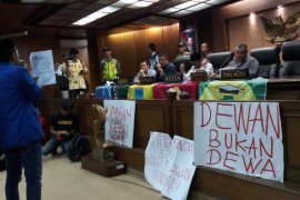"Somasi" Demo Tolak Pelakaanaan UU MD3 (Video)