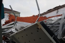 Atap RSAL Surabaya Roboh, Empat Pasien  Terluka (Video)