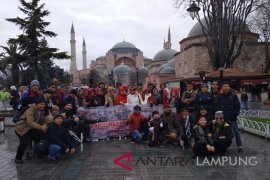 Rombongan umroh alumni APDN Tanjungkarang tiba di Turki
