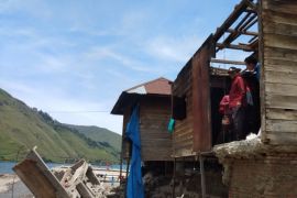 Bupati Samosir tinjau daerah terdampak banjir