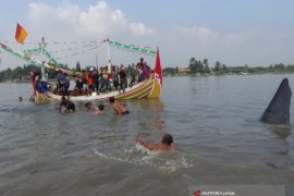 Paus Terdampar di Situbondo Jenis Sperma (Video)