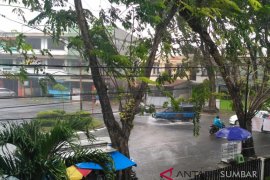 Dampak fenomena equinox masih terjadi, BMKG minta masyarakat waspadai bencana hidrologi (Video)