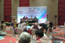 pemerhati perempuan-anak cegah pernikanan usia dini