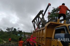 BPBD mendirikan jembatan bailey Desa Airputih