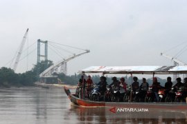 Penyelesaian Jembatan Bengawan Solo di Bojonegoro Tunggu Tali Penggantung (Video)