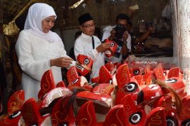 Khofifah Kunjungi Seniman Reog