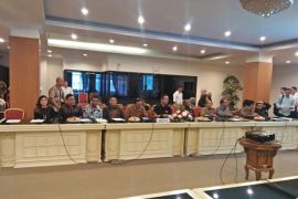 Komisi I DPR-RI rapat Palapa Ring di Manado Page 1 Small