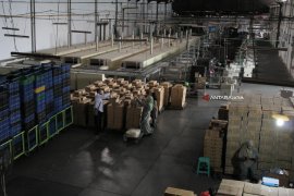 Penggerebekan Pabrik makanan Ringan