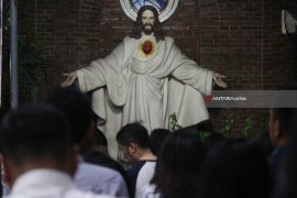 Misa Kamis Putih Surabaya