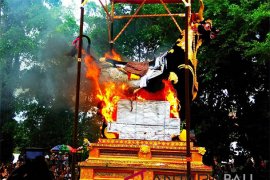 Menteri dan Megawati saksikan Ngaben di Ubud (video)