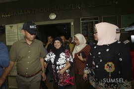 Penahanan DPO Korupsi Alkes RSUD OKU Timur Page 3 Small