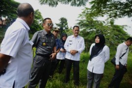 Pjs Walkot Bekasi tinjau proyek polder