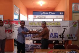 KPU Tapin Serahkan Alat Peraga Kampanye