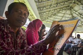 DInsos Indramayu latih tuna netra keahlian pijat