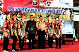Penari Jerman curi perhatian kampanye damai Gianyar (video)