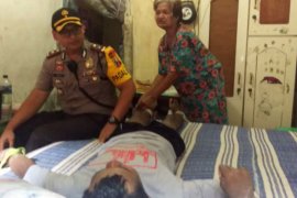 Polisi Upayakan Evakuasi Pemuda Terpasung di Surabaya