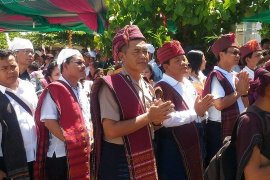 Bupati Samosir buka Festival Pasir Putih