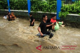 Evakuasi korban banjir Mamuju Page 2 Small