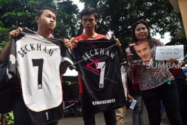 KUNJUNGAN DAVID BECKHAM DI SEMARANG Page 1 Small