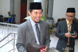 dr Asnal: Tarif Parkir RSHD Sesuai Perbup