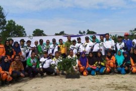 Dukung Program Pemerintah, Warga Pangkalan Kerinci Barat Lakukan Gotong Royong