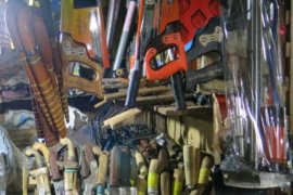 Pedagang golok Pasar Angsoduo luput dari penertiban