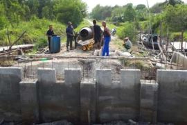 Jembatan Desa Tanjung Padang Rampung April 2018
