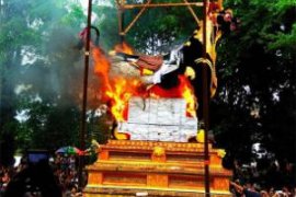 Menteri dan Megawati saksikan ngaben di Ubud