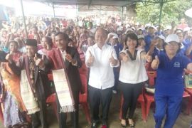 Lansia ragukan kemampuan paslon tandingi program merakyat Nikson