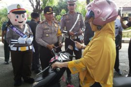 Forpimda Sumenep Bagikan Selebaran Tertib Lalu Lintas