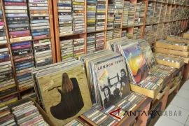 Peminat kaset dan CD tak pernah mati