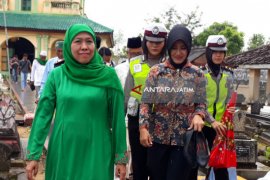 Khofifah Minta Pemkab Sumenep Perkuat Wisata Religi (Video)