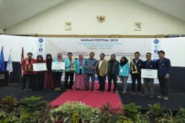 Mahasiswa IPB jawara lomba debat ekonomi tingkat perguruan tinggi