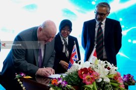 Risma Tindak Lanjuti Kerja Sama "Sister City" Surabaya-Liverpool