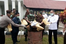 Kejaksaan Negeri Kapuas Hulu musnahkan barang bukti