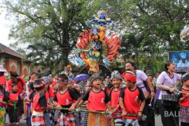 Anak TK Jembrana awali parade ogoh-ogoh (video)