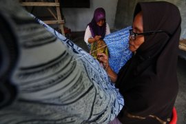 Jangan asal memadupadankan kain batik sebelum paham arti motifnya