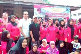 Warga minta jalan rusak dan drainase diperbaiki