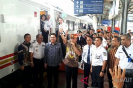 Kereta api premium Sribilah Medan - Rantauprapat dioperasikan