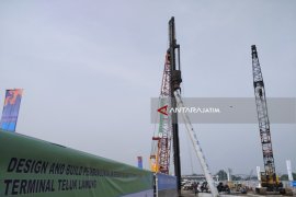 Pelindo III Mulai Pasang Tiang Pancang Jalan Layang  Teluk Lamong