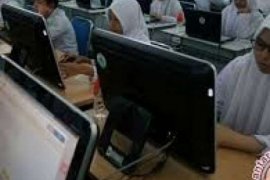 Tinjau Persiapan UNBK di Siak, Komisi X Kunjungi 3 Sekolah ini