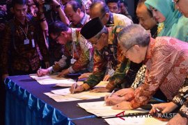 Bupati Banjar Teken Kemitraan Produk Unggulan