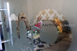 CALON JAMAAH UMRAH SUMBAR MINTA KEJELASAN