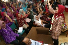 Cawagub Puti Dialog dengan Komunitas Mantan TKW