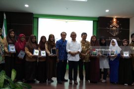 Mahasiswa Baru Unusa Diberi Tablet "E-Sorogan"