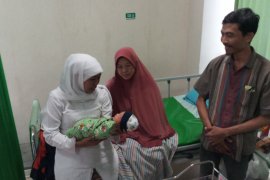 Khofifah Minta Ibu Hamil tak Kekurangan Gizi