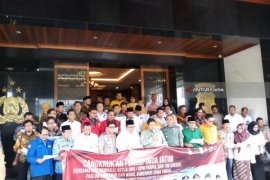 Forkopimda-Parpol dan KPU Jatim Deklarasikan Pilkada Damai