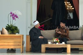 PRESIDEN BERTEMU IMAM BESAR AL AZHAR Page 1 Small