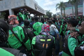 Ojek daring di Palembang lakukan aksi 234 Page 2 Small